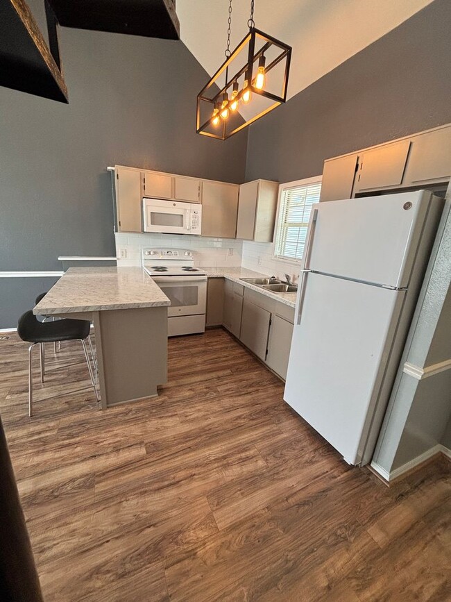 Photo - Remodeled 2 Bedroom Unit In Cobblestone - Water Included!