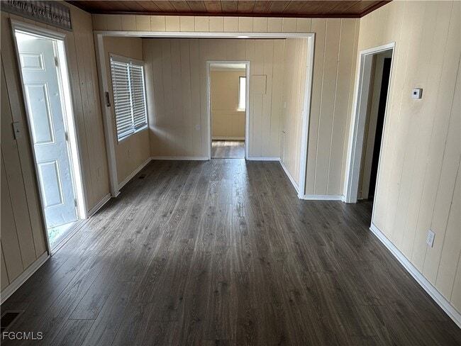 Photo - 2072 Maple Ave