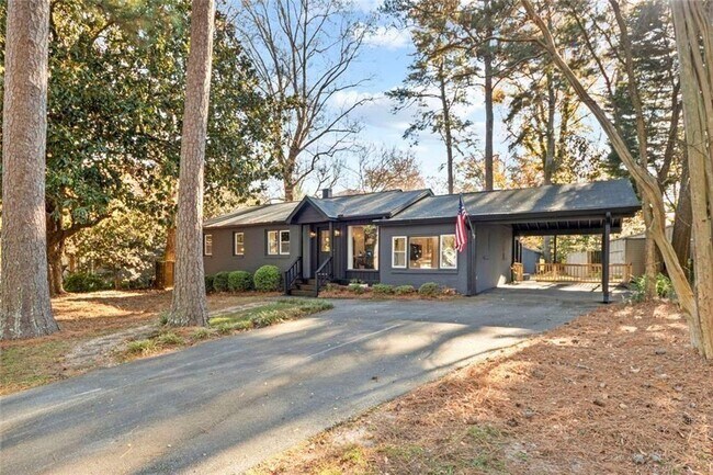 Photo - 1333 Victor Rd NE