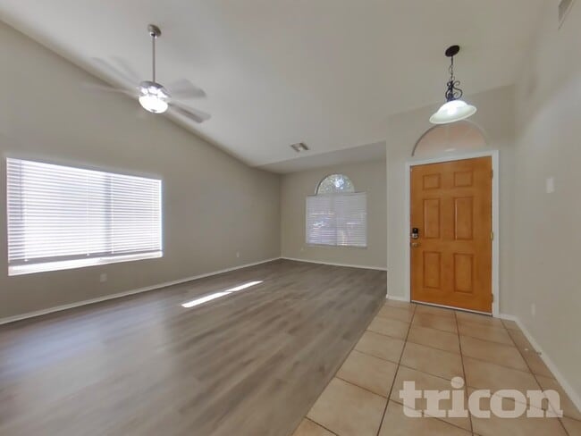 Photo - 5521 N 103rd Dr