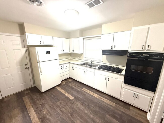 Photo - ** 3 Bed 1 Bath located in Grove Hill Estates ** Call 334-366-9198 to schedule a self tour