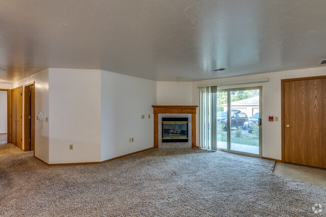 2 BR, 2 BA - 1,200SF