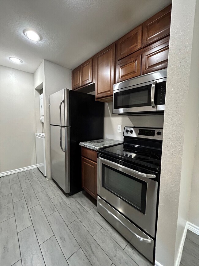 Photo - 3300 Pebblebrook Dr