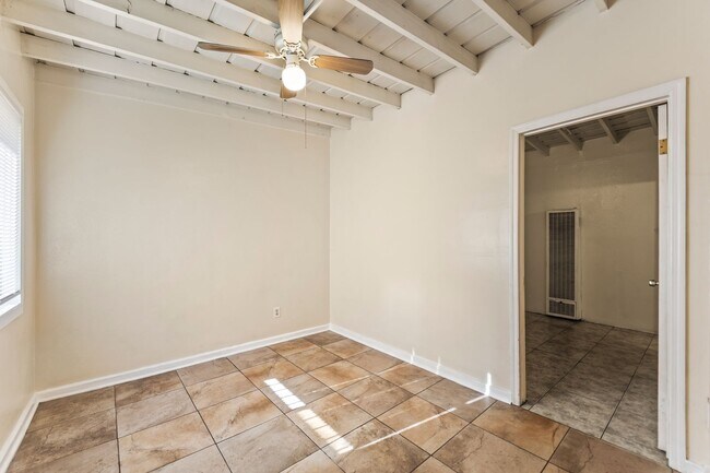 709 1/2 E 108th