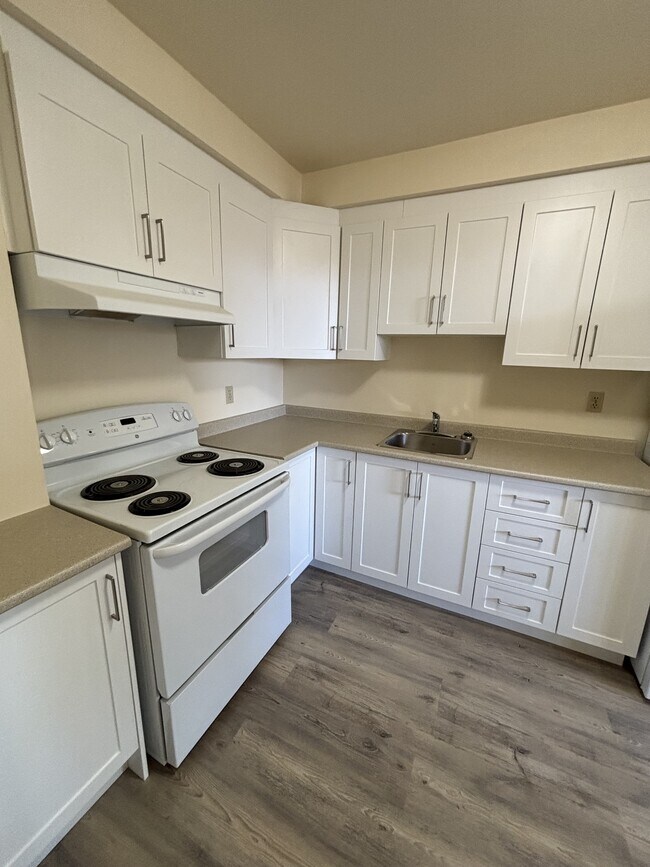 Photo - 70 McEwen Ave