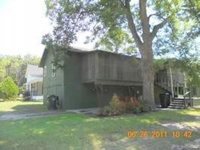 Building Photo - 2 Bedroom Apartment