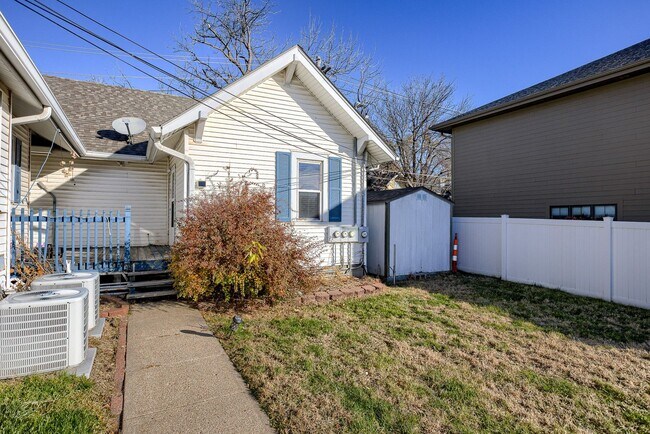 Photo - 105 N 52nd St Unit 105 N 52nd St -  2