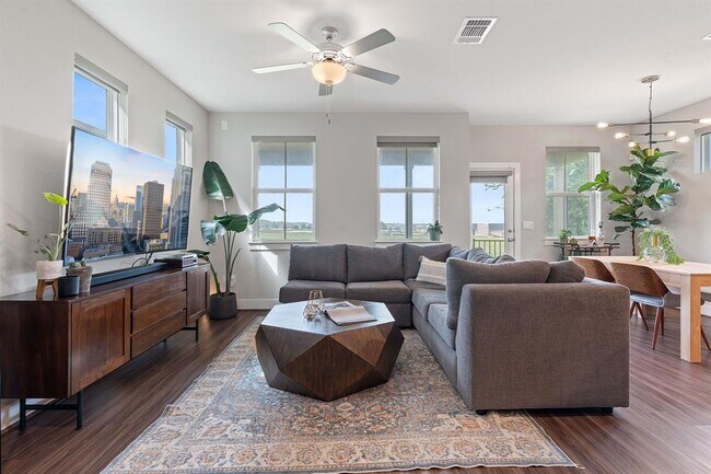 7120 Silver Star Ln
