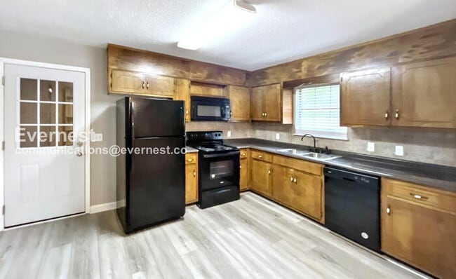 Photo - 107 Laferry Ln