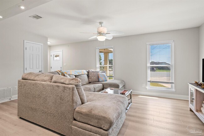 4570 Yacht Harbor Dr