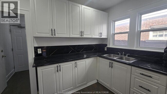 Photo - 2257 Howard Ave