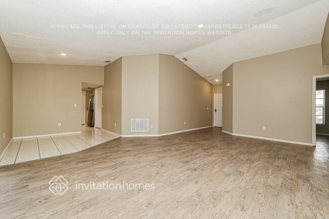 Photo - 1517 Kestrel Way