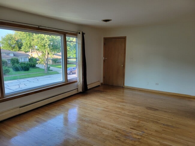 Photo - 843 Heritage Dr
