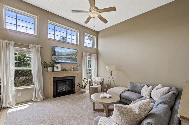 Building Photo - Spacious 3-Bedroom Townhome in Prime Savag...