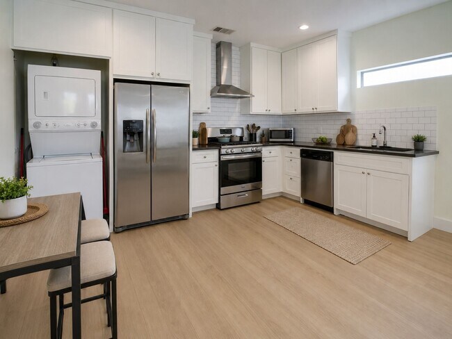 Photo - 4730 Bell St
