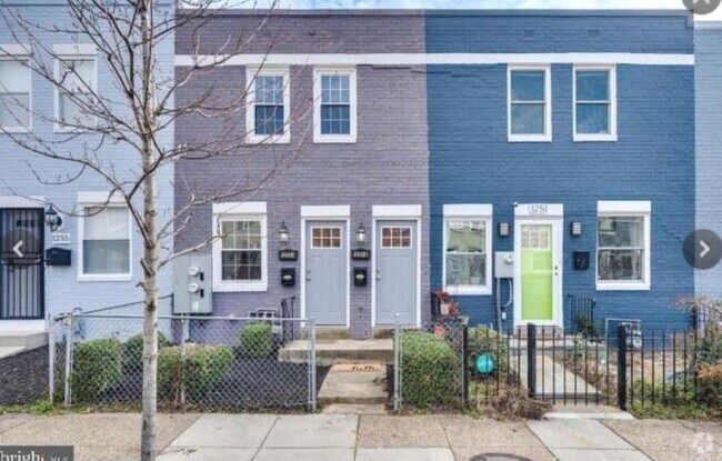 Building Photo - 1253 16th St NE Rental
