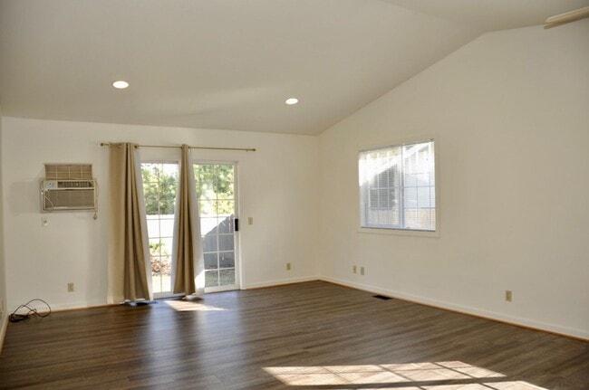 Photo - 2 bed 1 bath duplex Post Falls