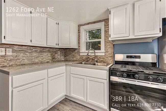 Photo - 1262 Ford Ave NE