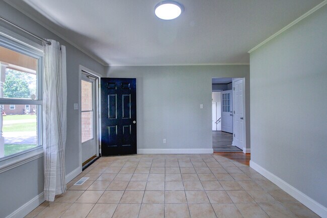 Photo - 105 Sandy Ln