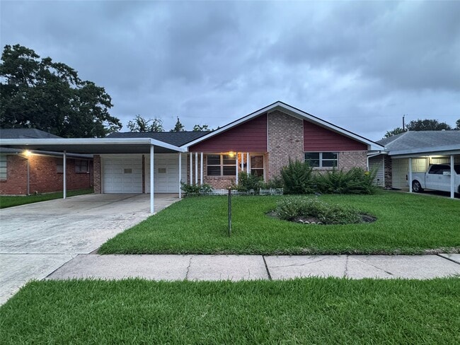 Building Photo - 2611 Prairie Ave