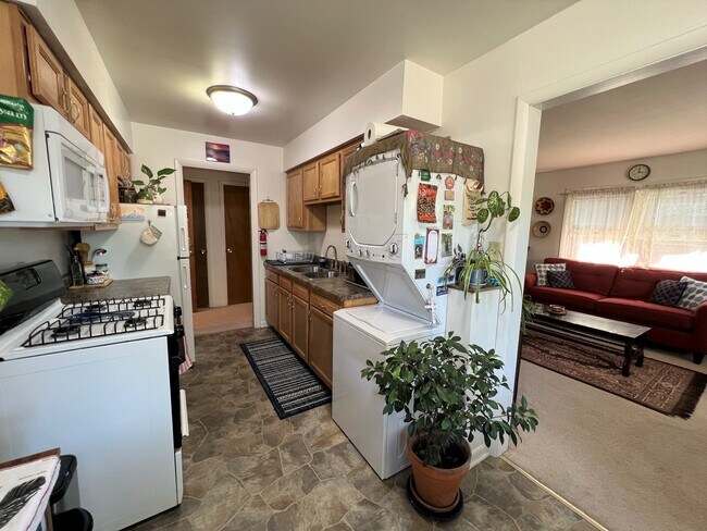 Photo - 103 W Oregon St