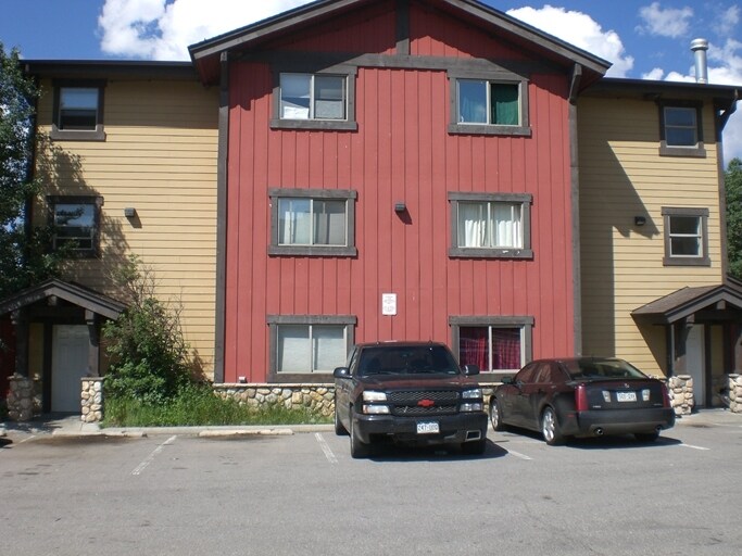 Straight Creek Apartments - Straight Creek Apartments