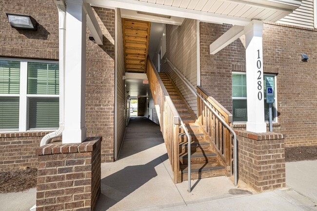 Photo - BEAUTIFUL 3BD 2.5 BTH Apartment home RAINTREE - Ballantyne Commons Pkwy