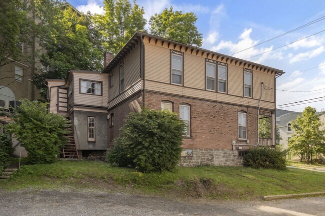 Photo - 710 E State St Unit 710 House