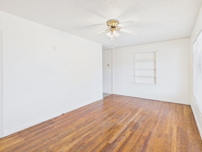 Photo - Spacious 2 bedroom 2 living areas 1 bath with a garage!