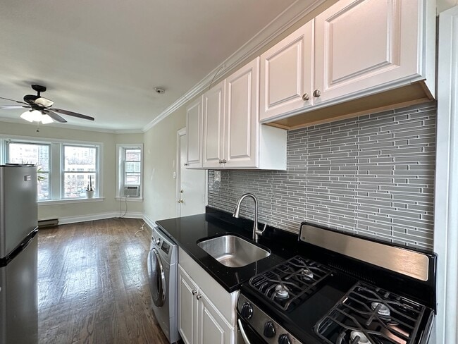 Photo - 646.5 W Roscoe St Unidad N4