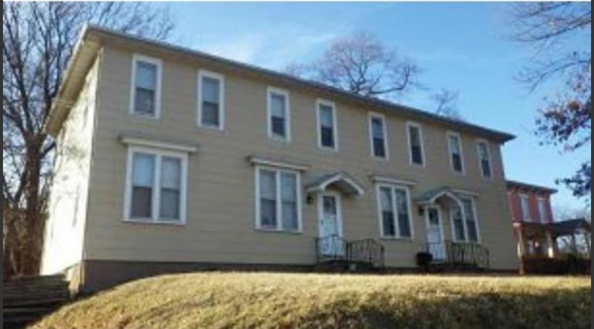 Photo - 127 S Woodlawn Ave Apartments