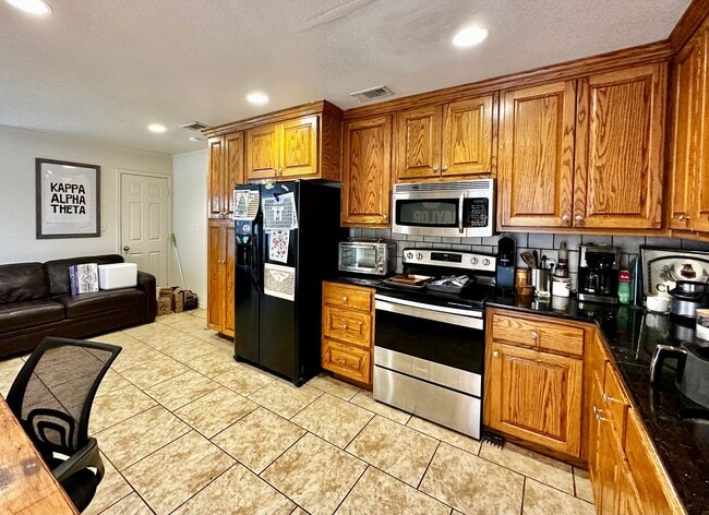 Photo - 5/5 House in Small Gated Community Near Ba...