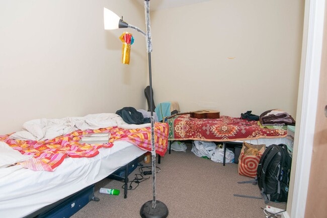 Photo - Mission Hill 3 Bed – High Ceilings – Hot Water Included – Parking Available – 9/1