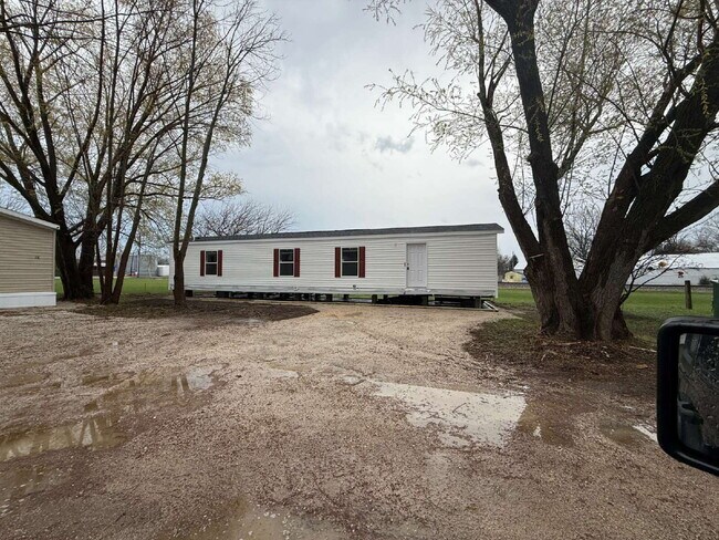 Photo - Charming 2-Bed, 2-Bath Mobile Home Retreat in Seneca!