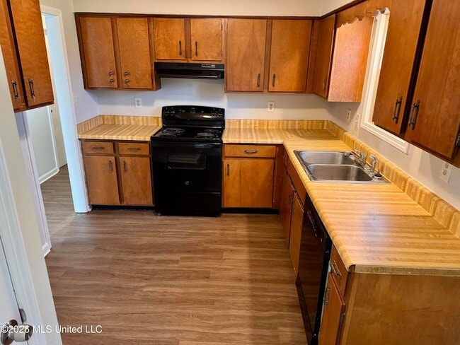 Photo - 900 Clarington Dr