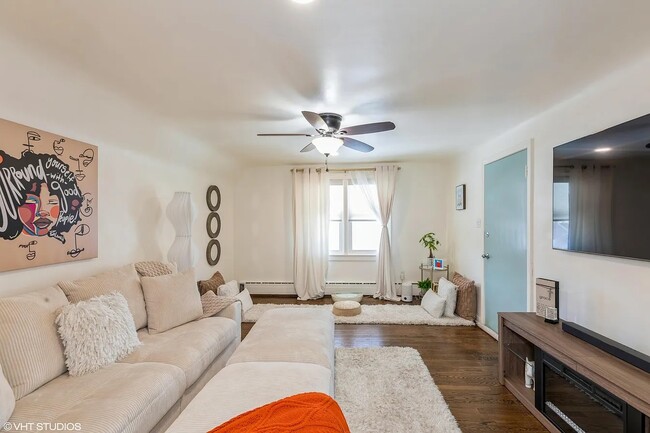 Building Photo - 4925 Walsh Ave Unit 2