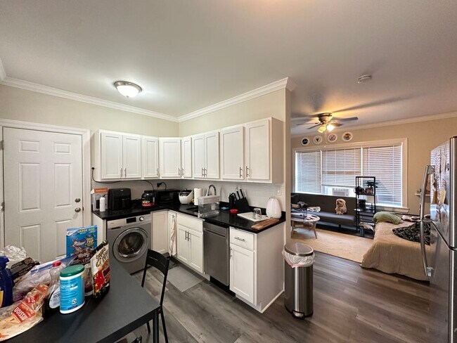 Photo - 648.5 W Roscoe St Unit S3
