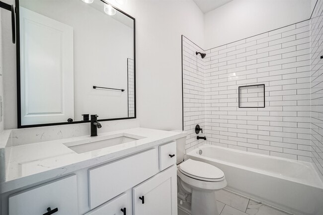Building Photo - 8409 Schneider St