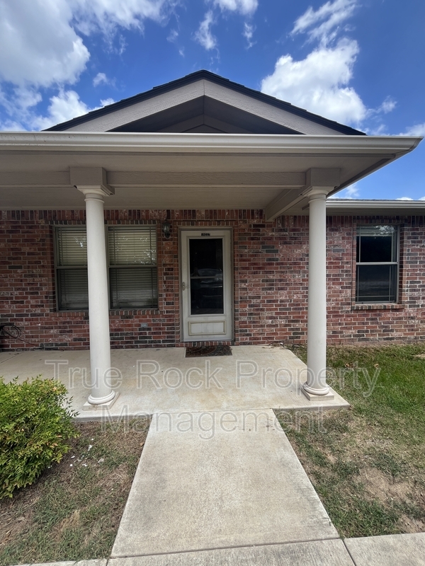 Photo - 19227 E State St House