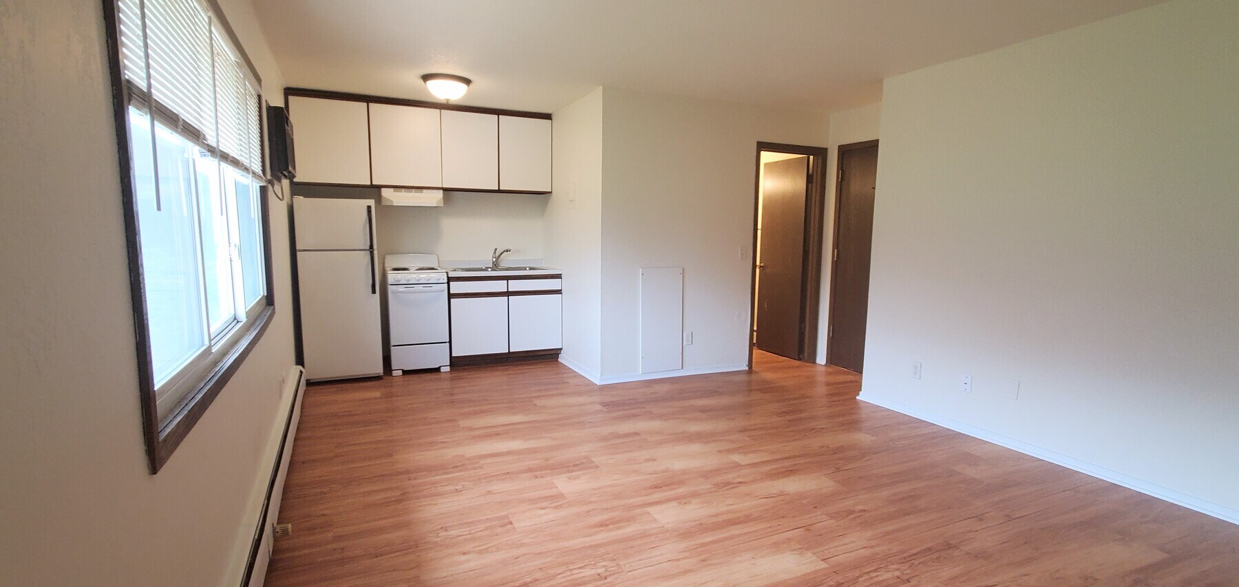 Photo - 2190 Robbins St