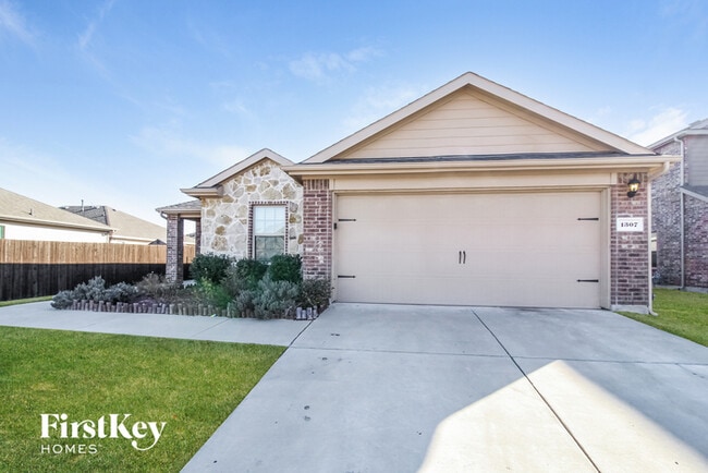 Photo - 1307 Bent Grass Dr House