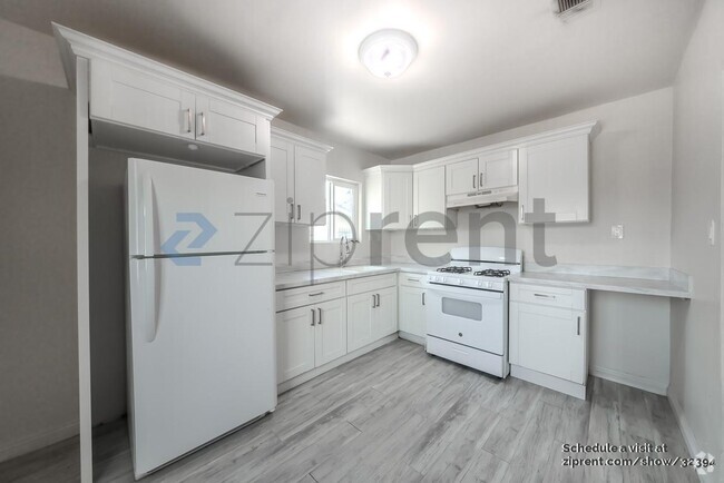 Building Photo - 1726 W 55th St Rental