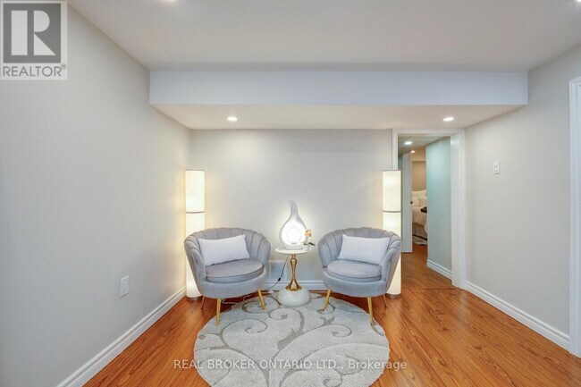 Photo - 25 Charnwood Pl