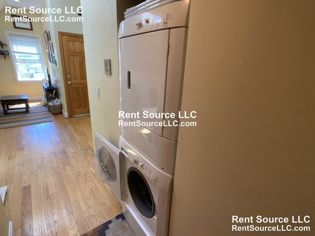 Building Photo - 20 Radcliffe Rd Unit 3