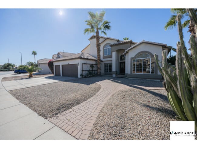 Building Photo - Live The Lifestyle Youve Dreamed Of In This 5/3 Gilbert Jewel Near Kokopelli Golf Course, Where E