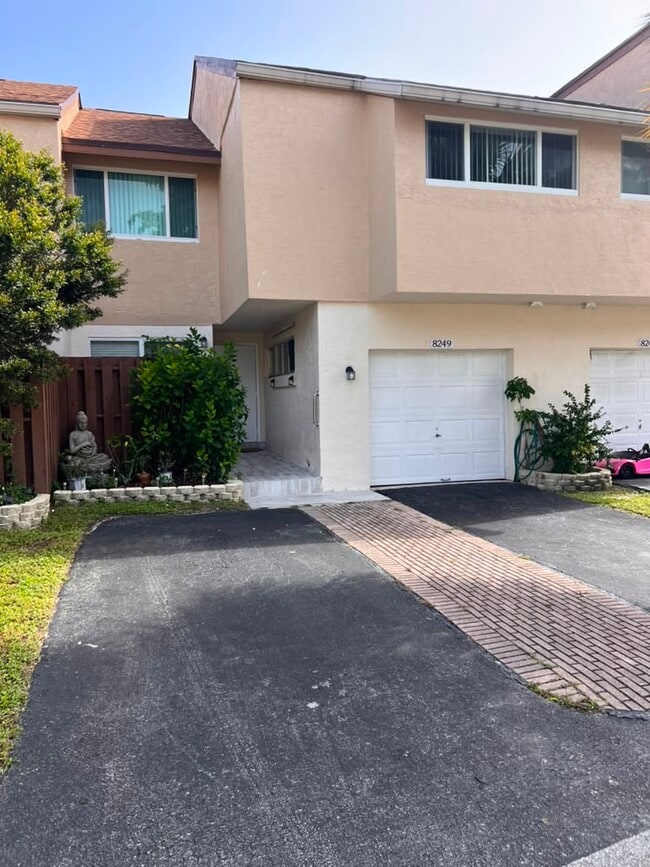 Photo - 8249 NW 9th St