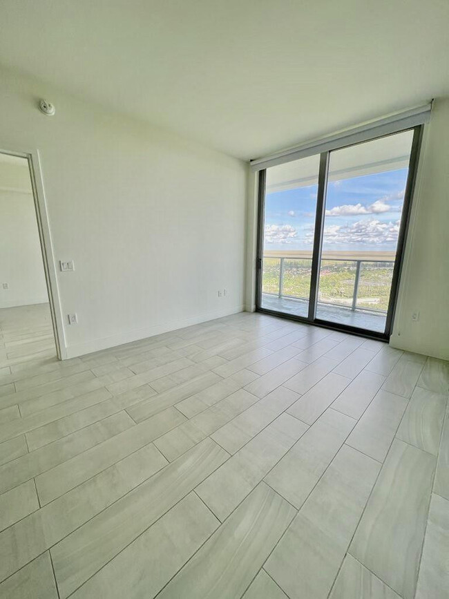 Photo - 2000 Metropica Wy Unit 2311