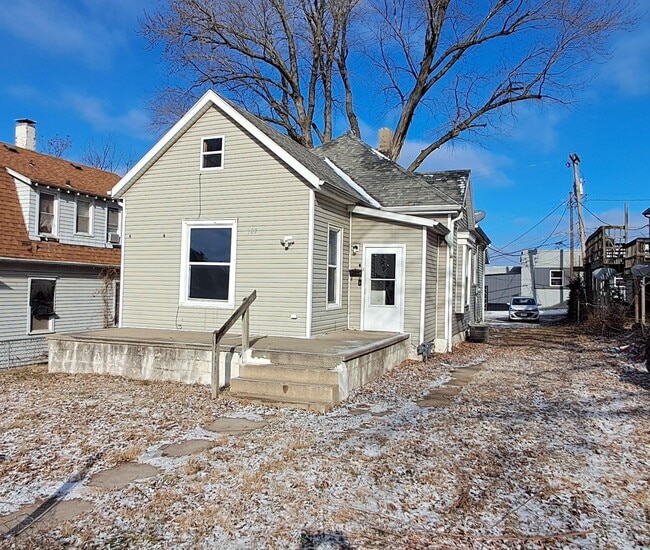 Building Photo - 107 Indiana Ave