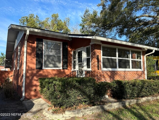 Building Photo - 1824 Perry Pl