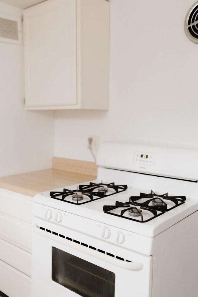 Photo - 533 Maple Square